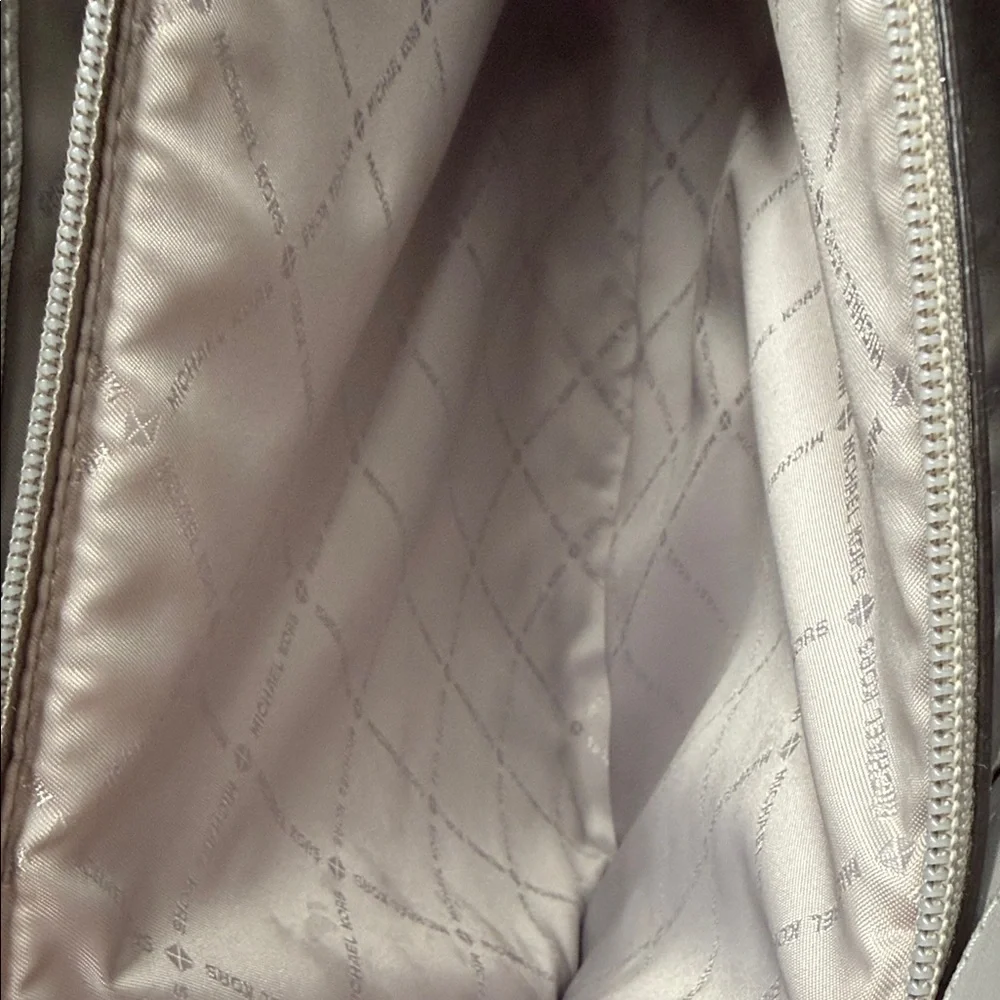 Michael Kors Saffiano Leather Jet Set Light Gray Bag Padded Laptop Closure